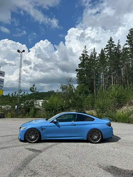 BMW M4 2014 photo 2