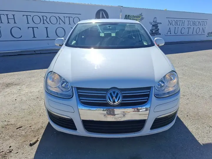 Volkswagen Jetta 2010 photo 2