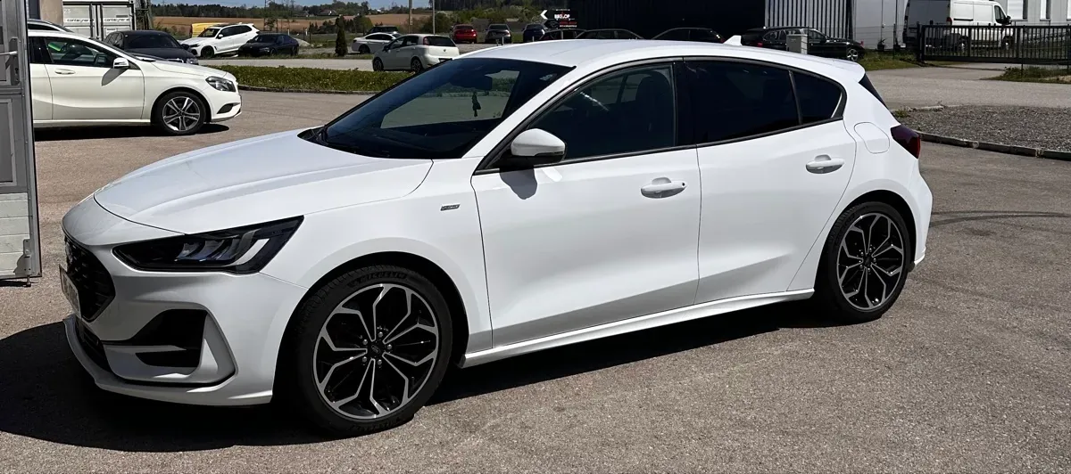 Ford Focus 2024 photo 2