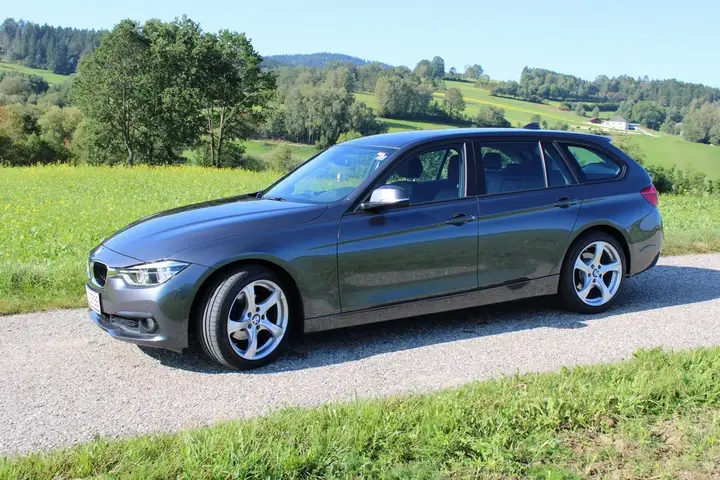 BMW 3 Series 2015 photo 2