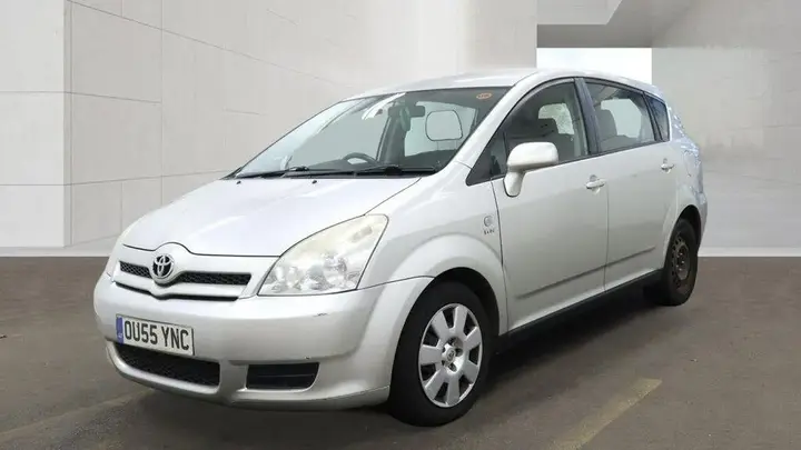 Toyota Corolla Verso 2005 photo 2