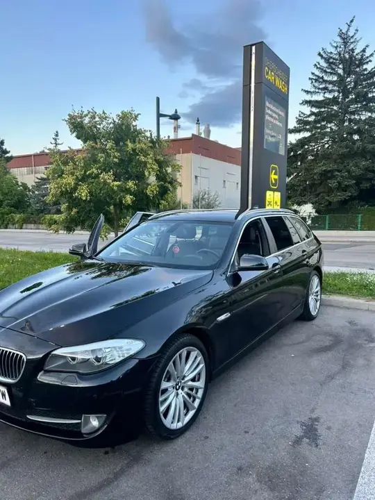 BMW 5 Series 2011 photo 3