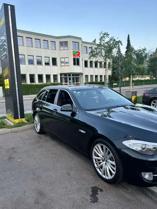BMW 5 Series 2011 photo 2