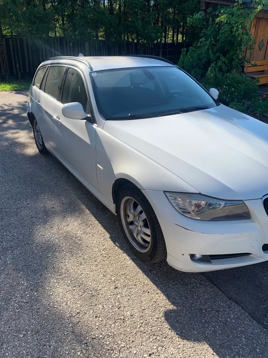 BMW 3 Series 2010 photo 3