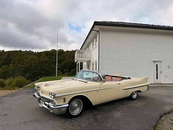 Cadillac Cab Deville 1958 photo 2