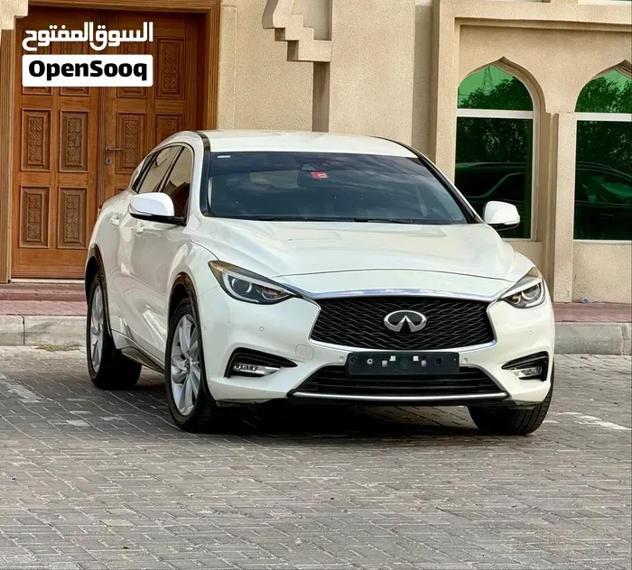 Infiniti Q30 2019 photo 2