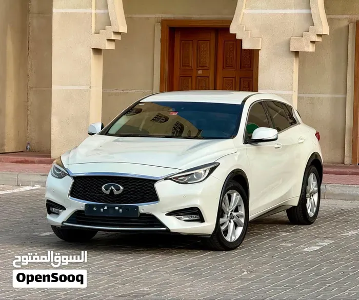 Infiniti Q30
