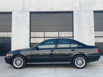 BMW 523I