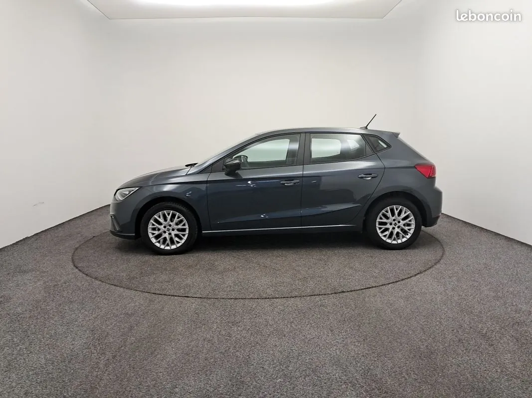 Seat Ibiza 2024 photo 2
