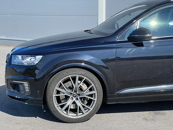 Audi Q7 2017 photo 2