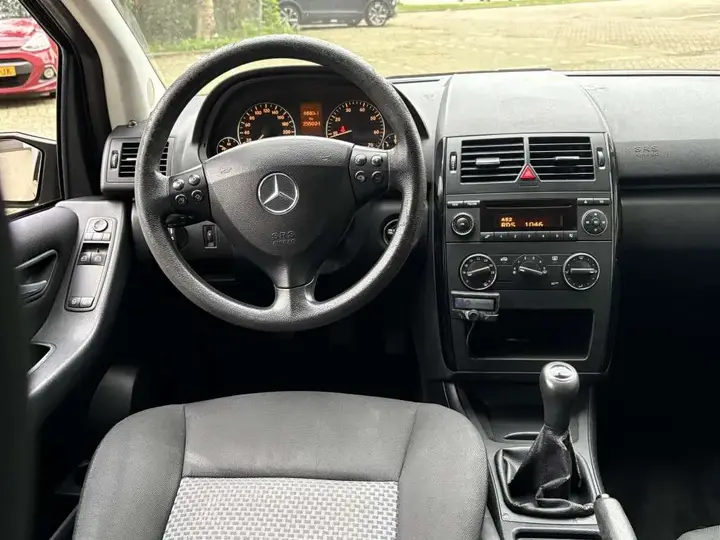 Mercedes-Benz A 170 2005 photo 2