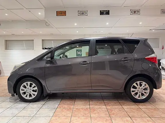 Toyota Verso-S 2012 photo 2