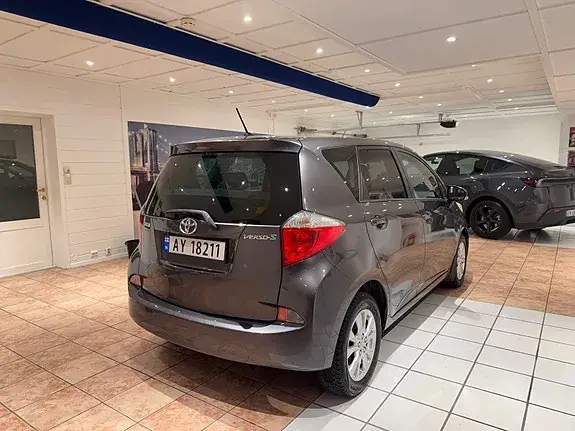 Toyota Verso-S 2012 photo 5