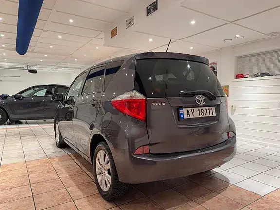 Toyota Verso-S 2012 photo 3