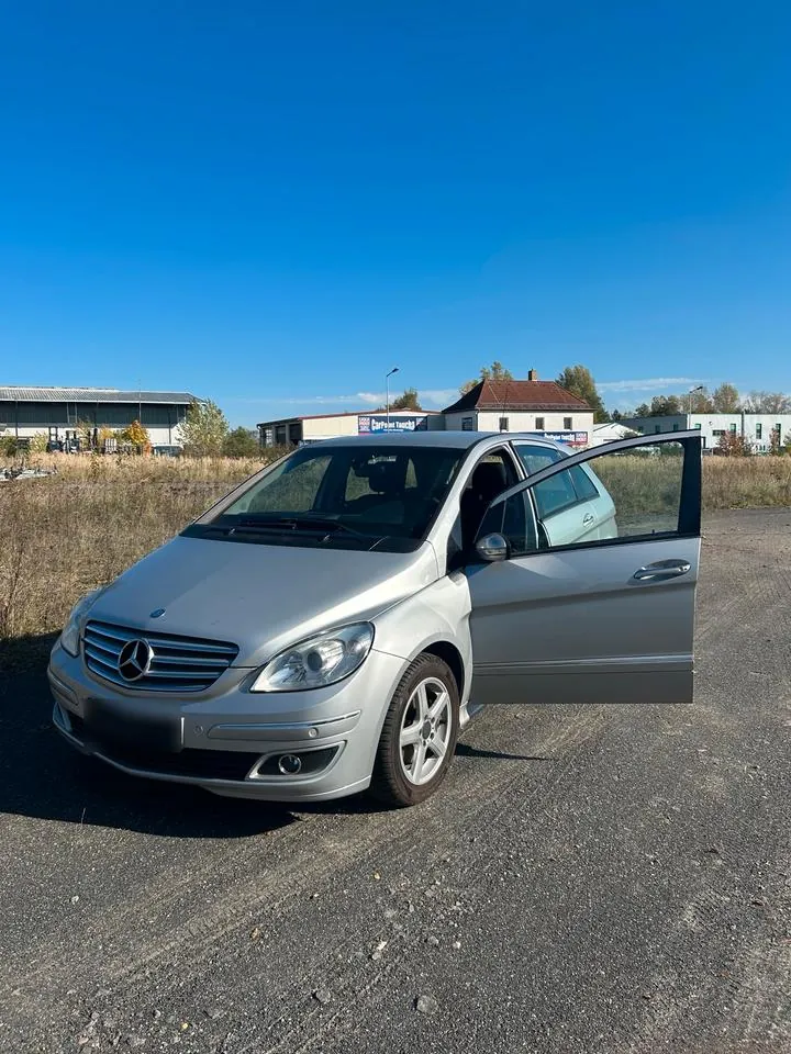 Mercedes-Benz B200