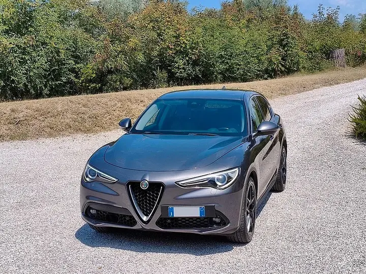 Alfa Romeo Stelvio 2017 photo 2