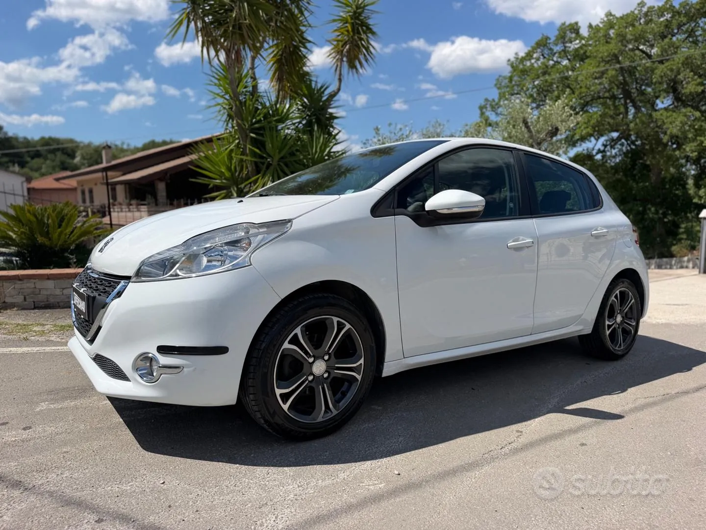 Peugeot 208 2014 photo 2