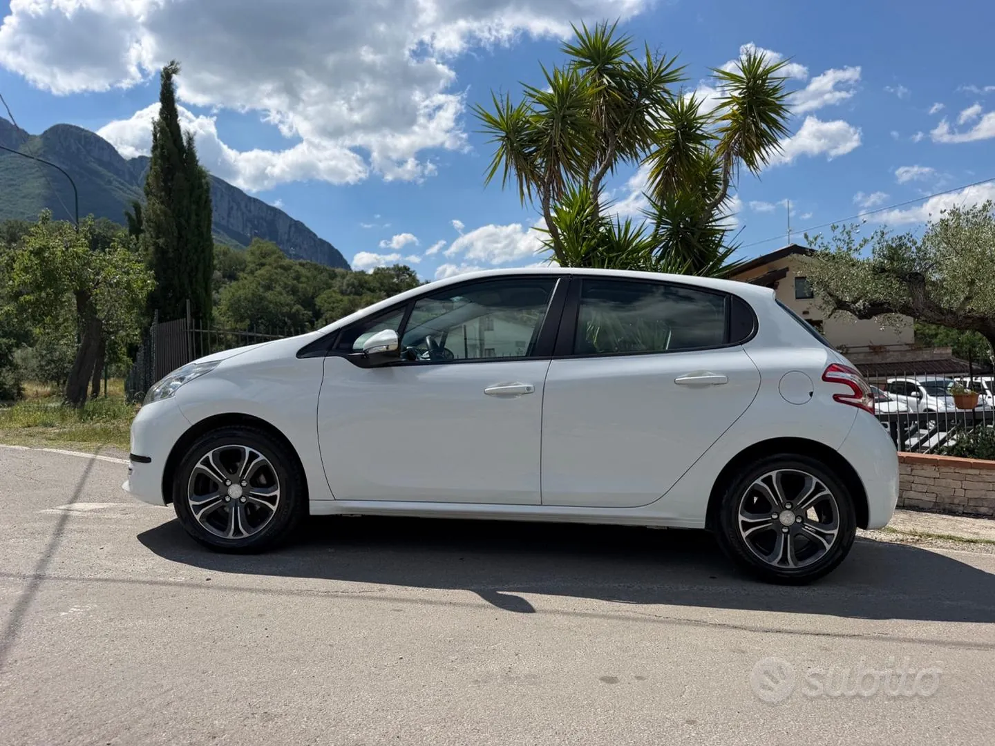 Peugeot 208 2014 photo 3