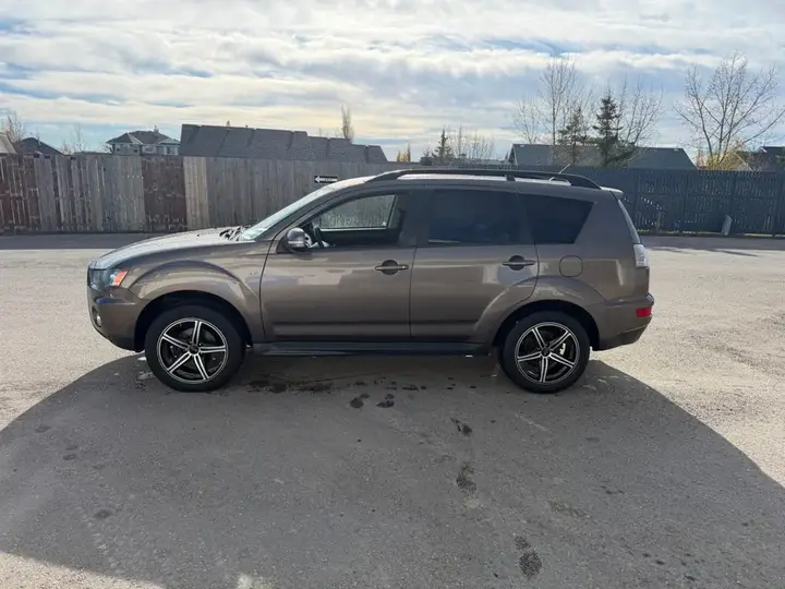Mitsubishi Outlander 2012 photo 2