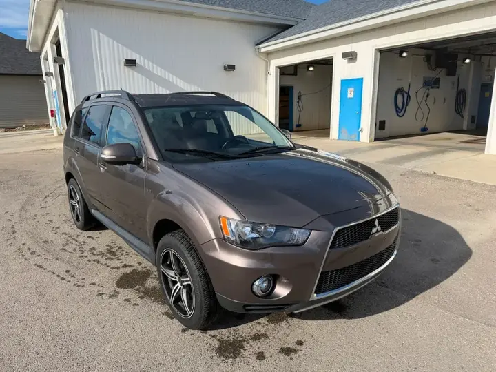 Mitsubishi Outlander 2012 photo 4