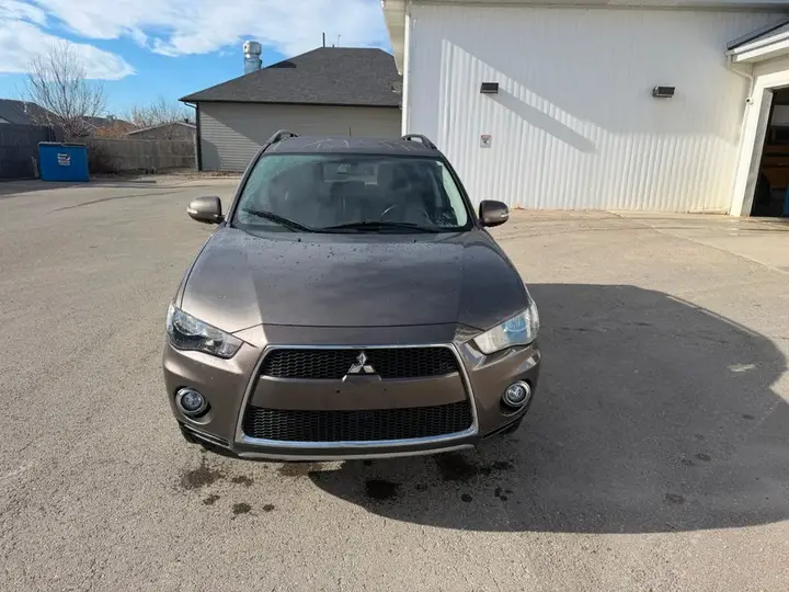 Mitsubishi Outlander 2012 photo 3