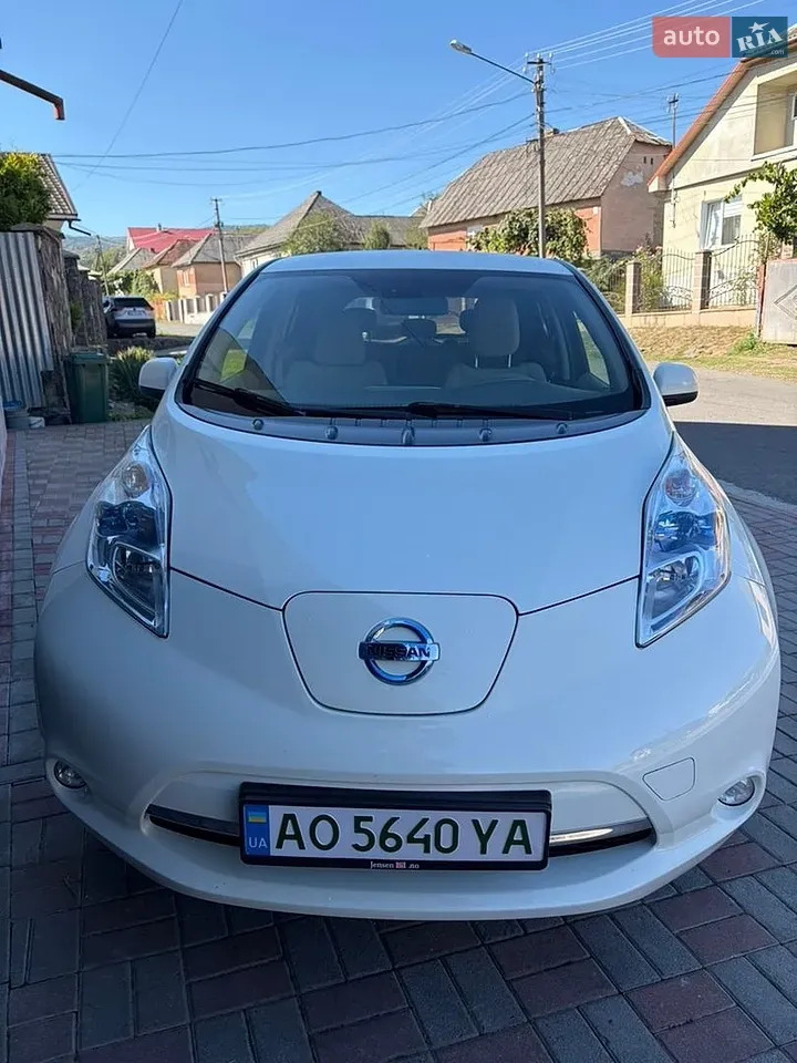 Nissan Leaf 2012 photo 3