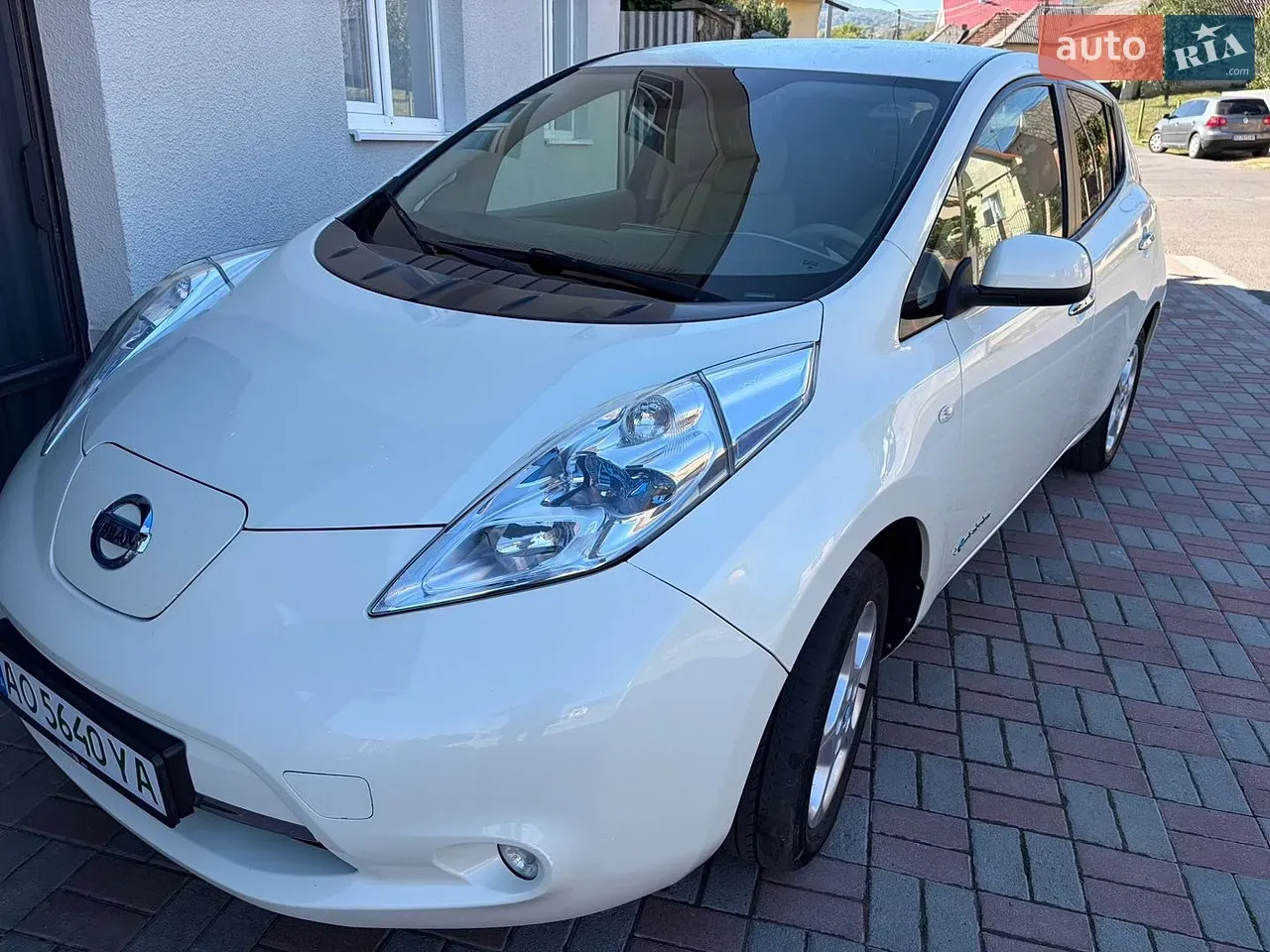 Nissan Leaf 2012 photo 2