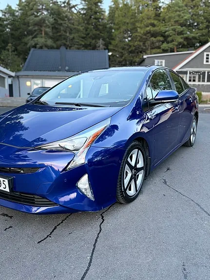 Toyota Prius 2017 photo 2