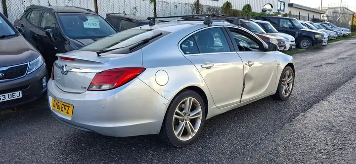 Vauxhall Insignia 2011 photo 3