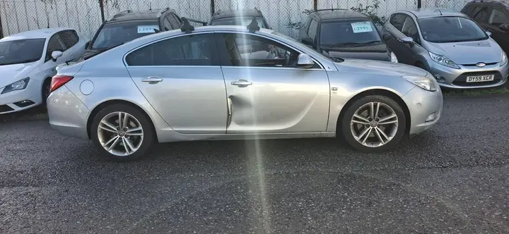 Vauxhall Insignia 2011 photo 2