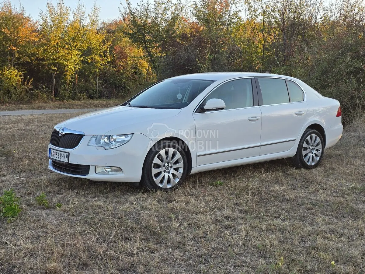 Skoda Superb 2009 photo 2