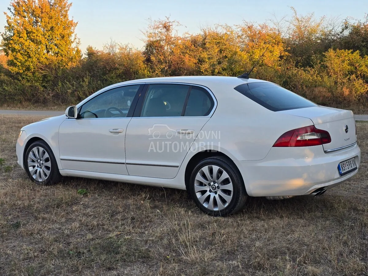 Skoda Superb 2009 photo 4