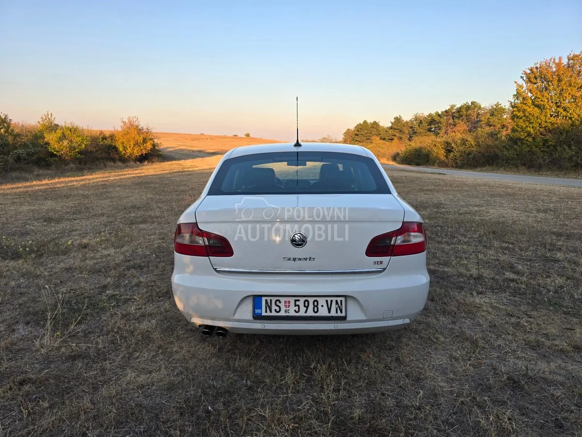 Skoda Superb 2009 photo 5