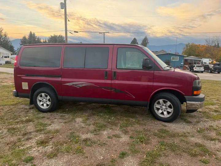 GMC Savana 2009 photo 3