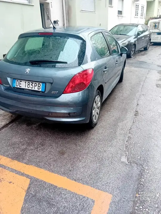 Peugeot 207 2007 photo 2