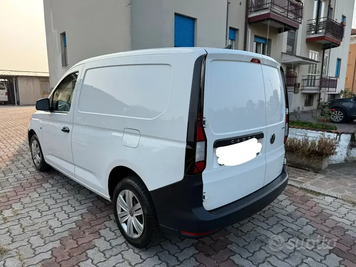 Volkswagen Caddy 2022 photo 2