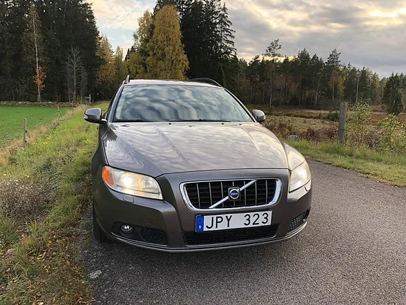 Volvo V70 2009 photo 2