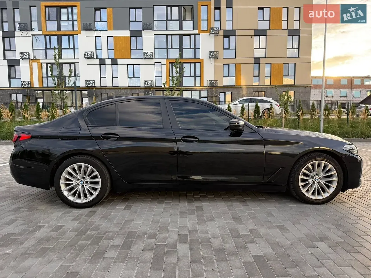 BMW 5 Series 2020 photo 2