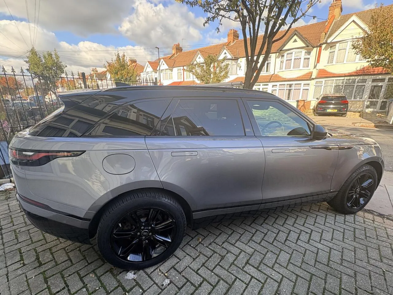 Land Rover Range Rover Velar 2021 photo 2