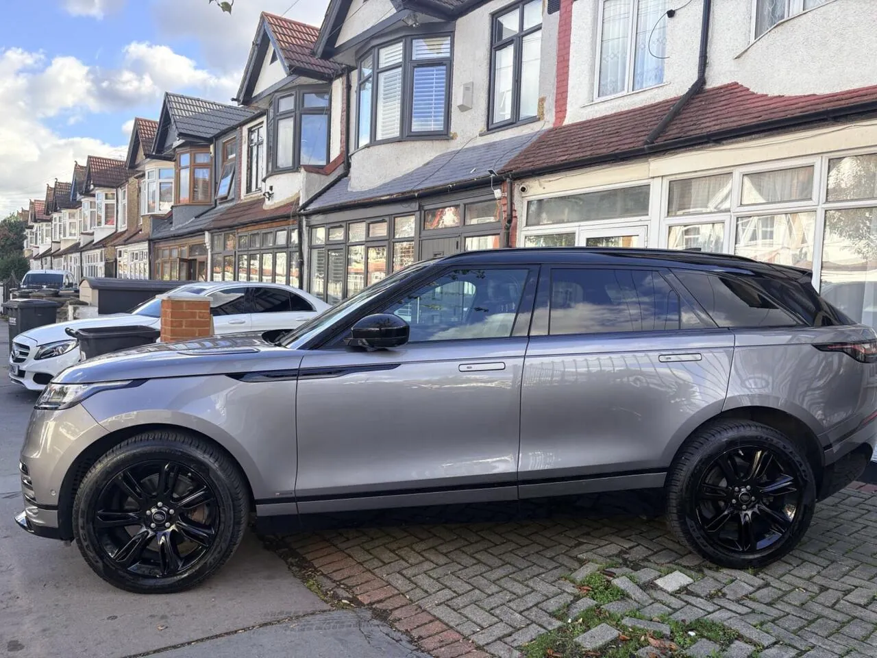 Land Rover Range Rover Velar 2021 photo 3