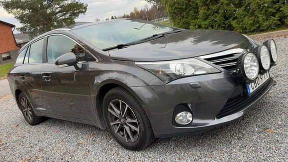 Toyota Avensis 2013 photo 3
