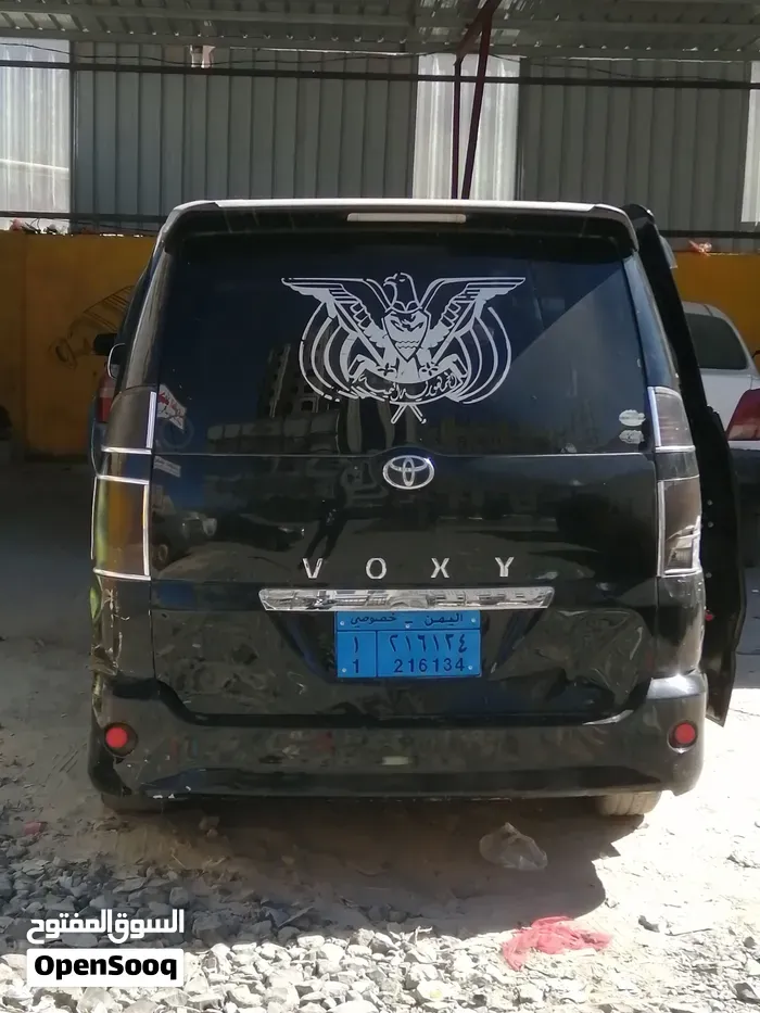 Toyota Voxy 2006 photo 3