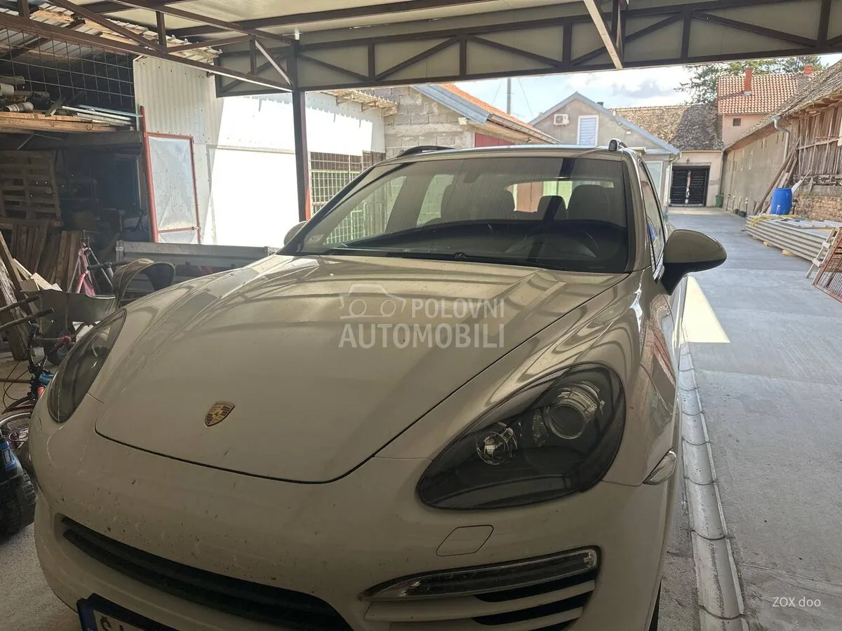Porsche Cayenne 2012 photo 2