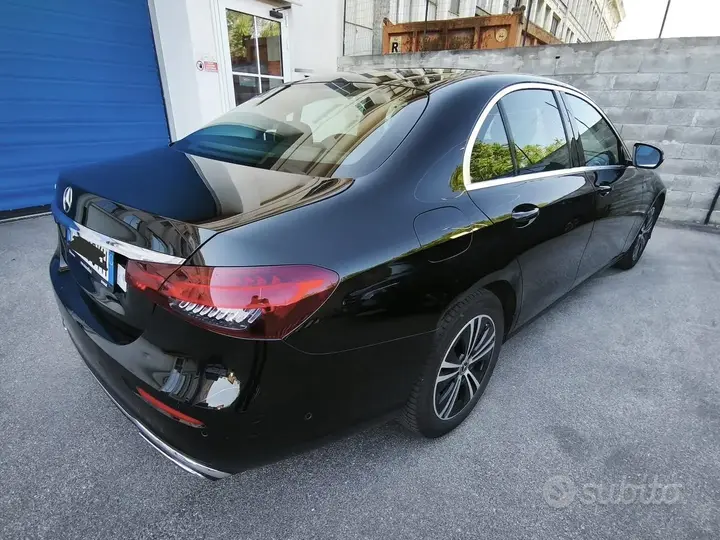 Mercedes-Benz E 220 2022 photo 2