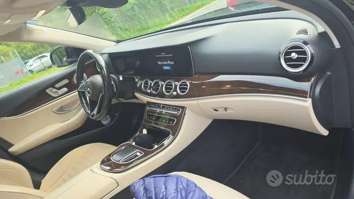 Mercedes-Benz E 220 2022 photo 3