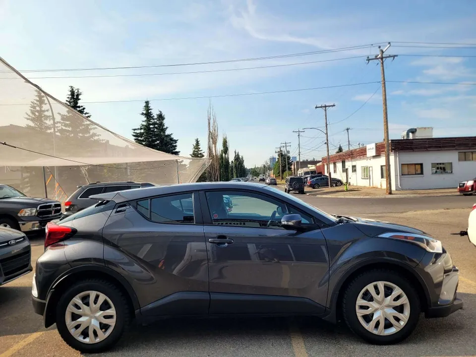 Toyota C-Hr 2019 photo 2