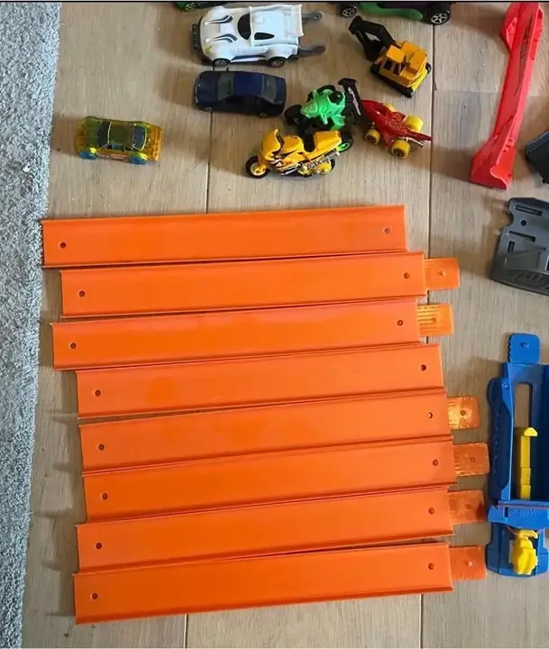Hot Wheels Autos Schienen Boost Starter