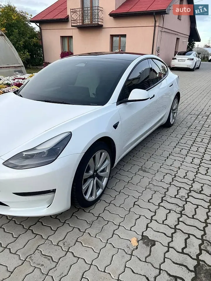 Tesla Model 3 2022 photo 3
