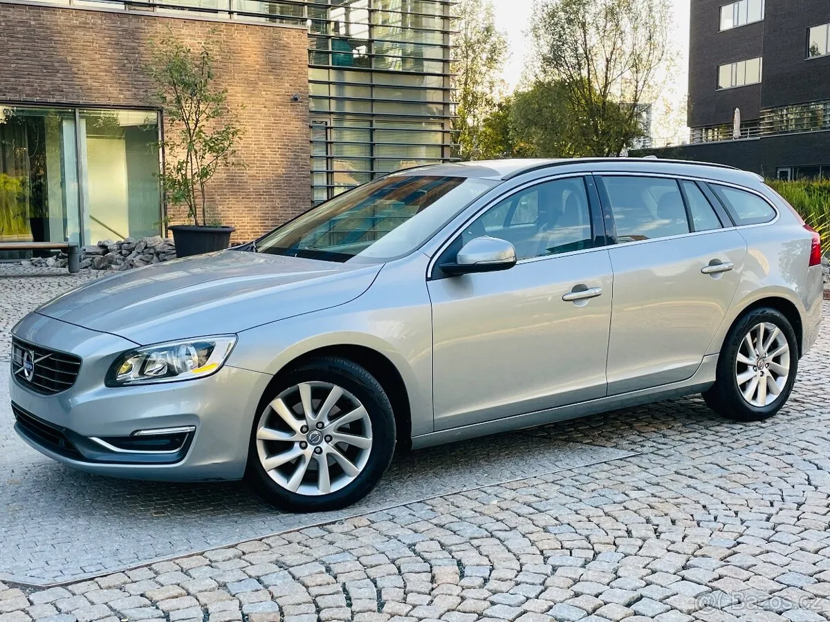 Volvo V60 2023 photo 2