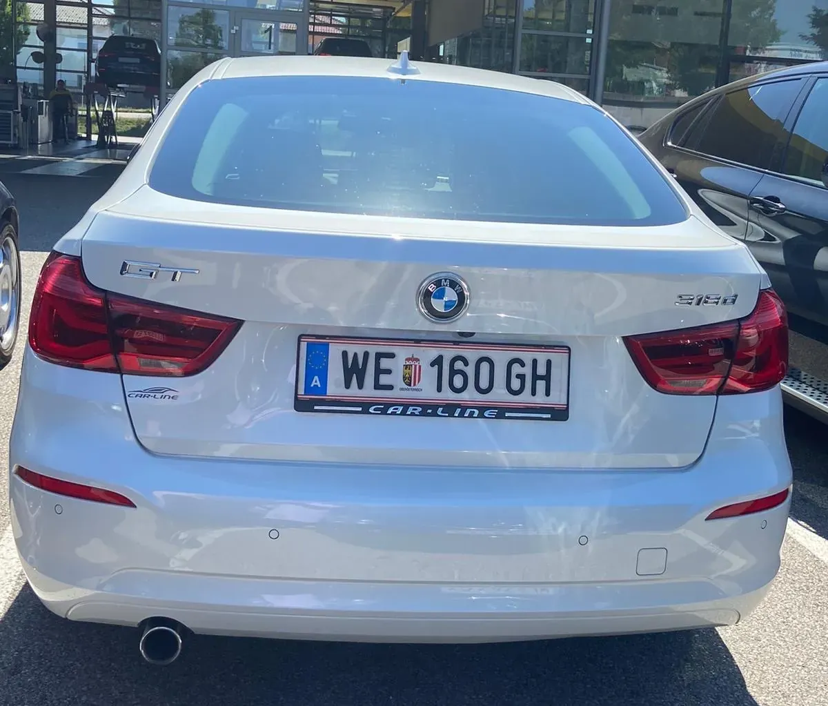 BMW 3 Series 2018 photo 2
